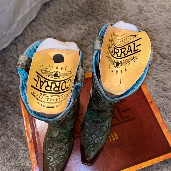 Corral boots! - Picture 3 of 8